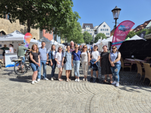Gruppenbild der Teilnehmenden beim Besuch auf der Jobmesse Jena