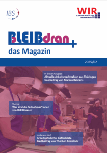 Cover des Magazins. Mehrere junge Menschen schneiden Gemüse in einer Restaurantküche