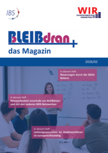 Cover des Magazins. Junge Menschen werden in der deutschen Sprache unterrichtet.